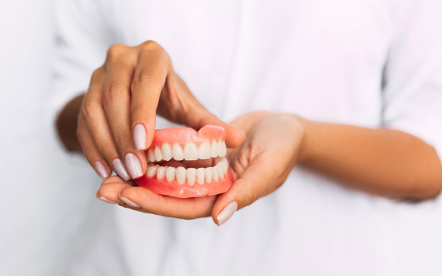 Rjesavanje-problema-fiksiranja-totalnih-proteza